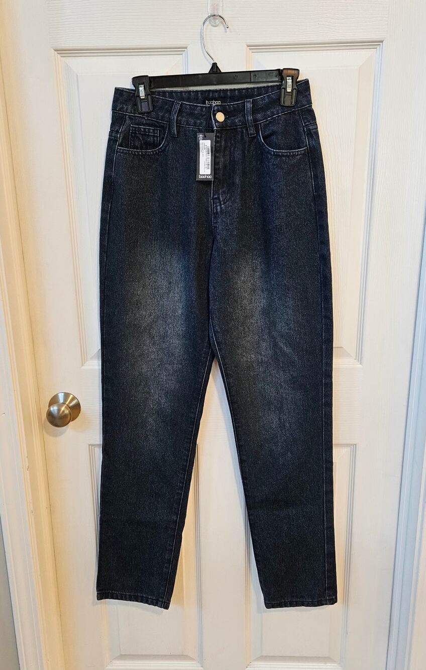 Boohoo Women’s High Rise Straight Leg Jeans Size 4 with a 32 Inch Inseam